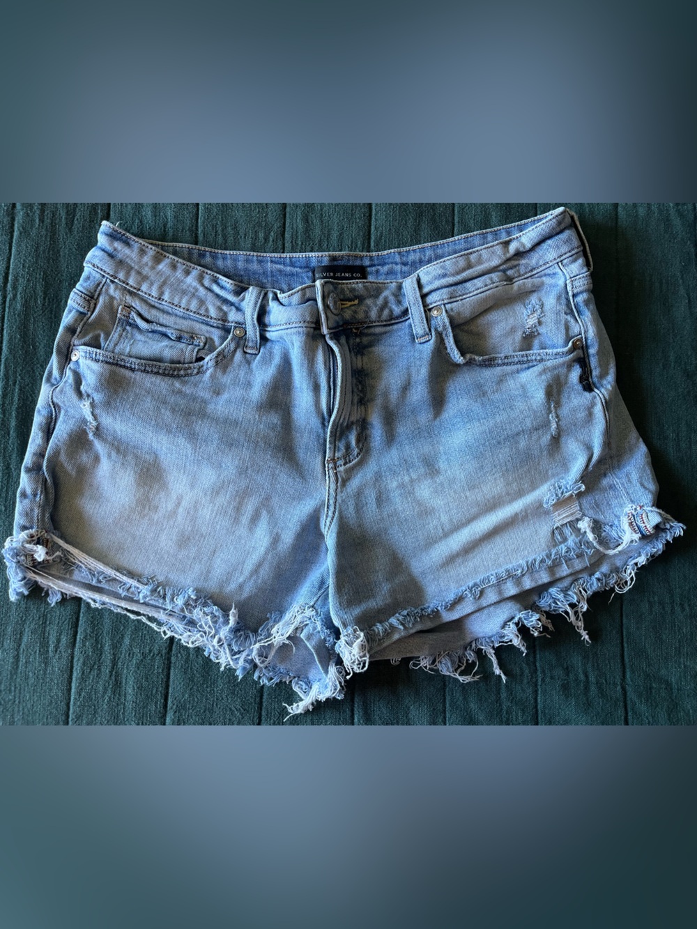 Silver Jeans Light Blue Distressed Denim Shorts Women’s size 31